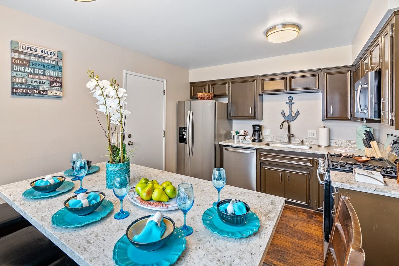 596 Saratoga Ave #A - Photo 4 of 13