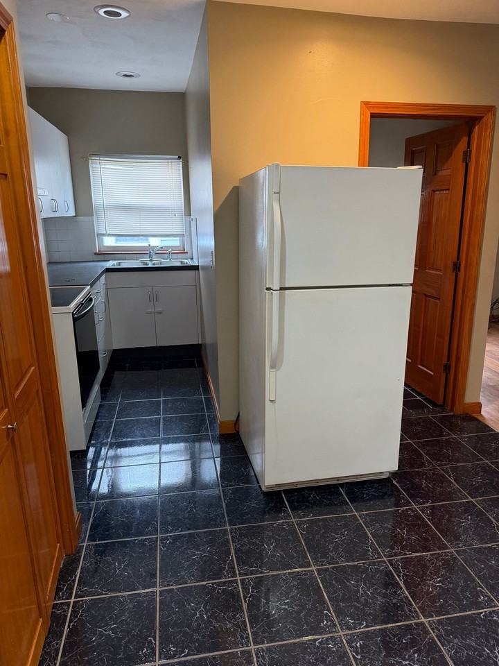 22 Lawrence St #2R - Photo 5 of 10