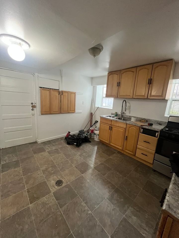 3035 N Keating Ave - Photo 3 of 10