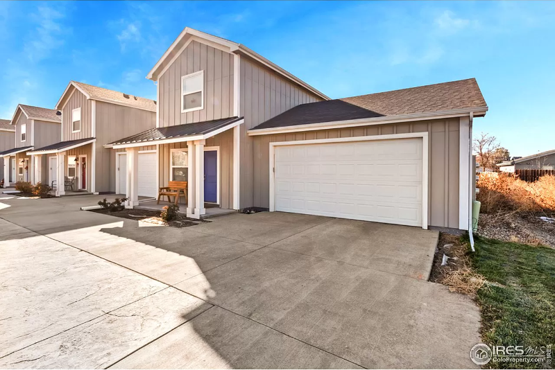 7869 5th St - Photo 2 of 37