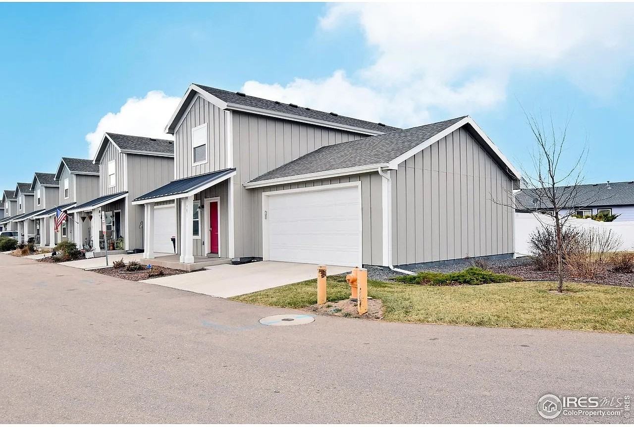 7869 5th St - Photo 3 of 37