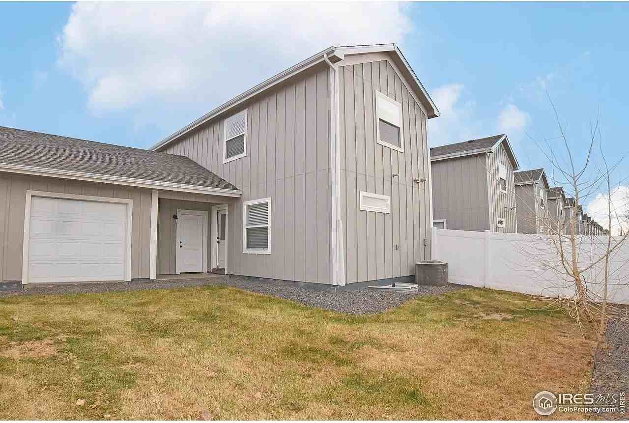 7869 5th St - Photo 4 of 37