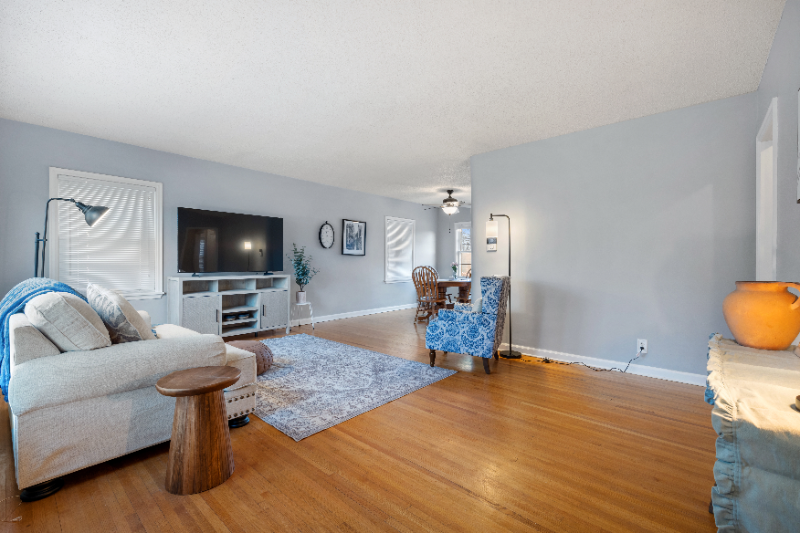 6335 William St - Photo 2 of 26