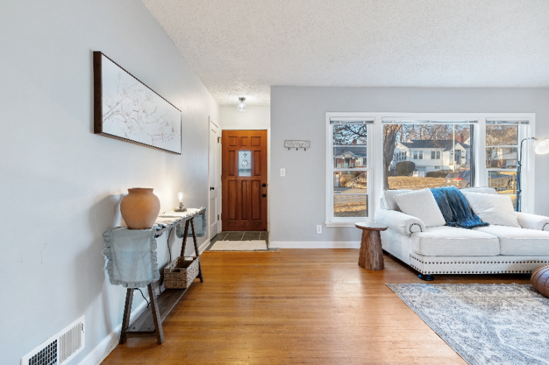 6335 William St - Photo 3 of 26