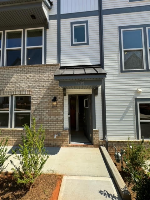 1438 Blanche St - Photo 3 of 18