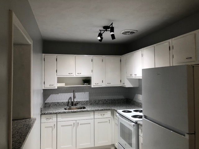 519 Colfax Dr - Photo 3 of 18