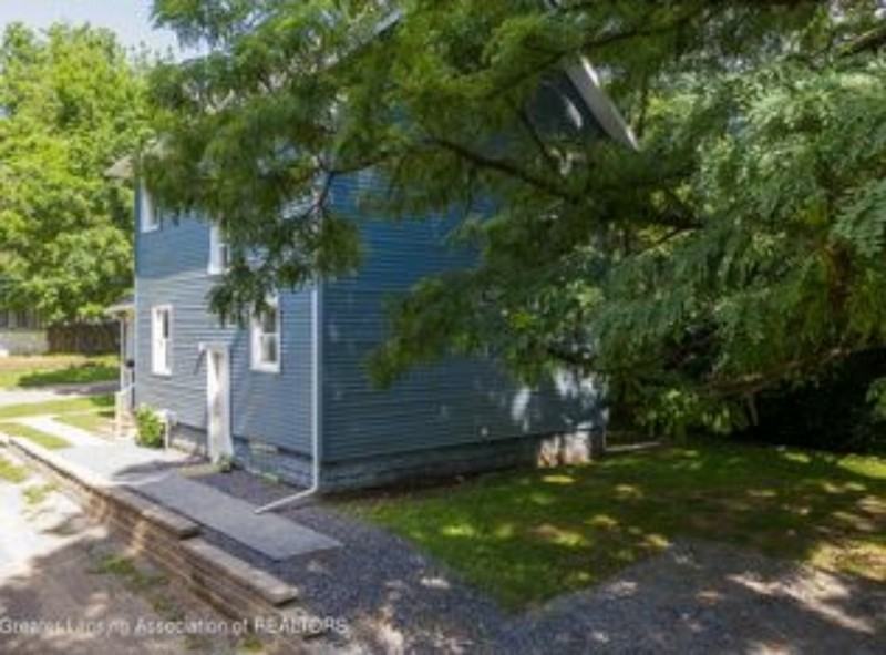 1713 Todd Ave - Photo 2 of 12