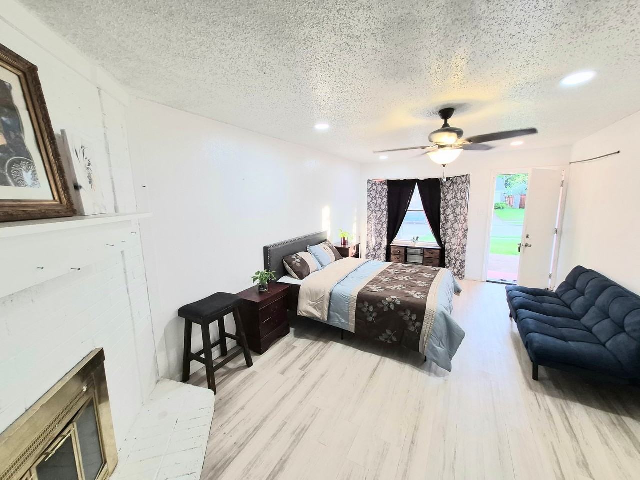 1533 Bosque Dr - Photo 2 of 16