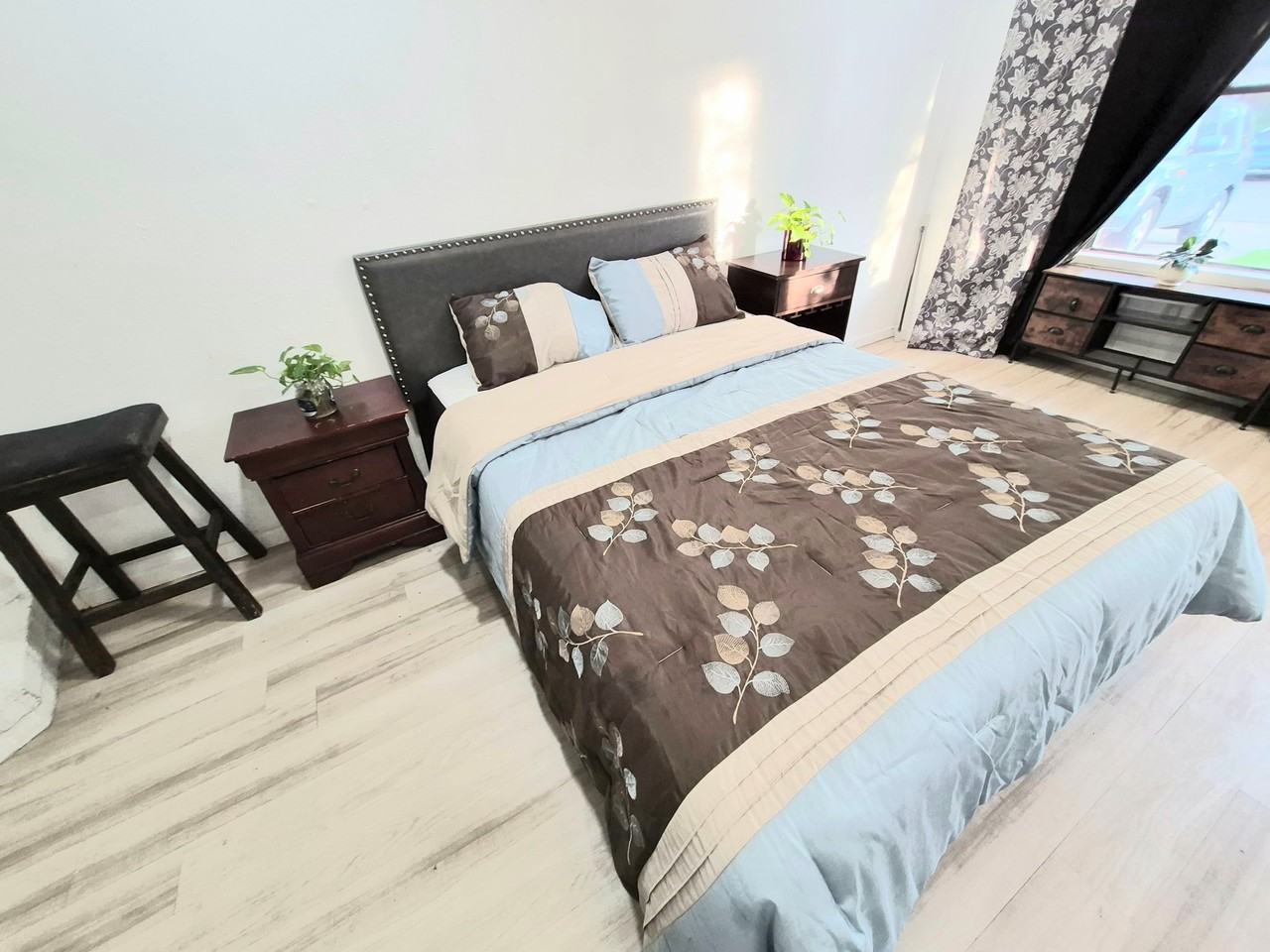 1533 Bosque Dr - Photo 4 of 16