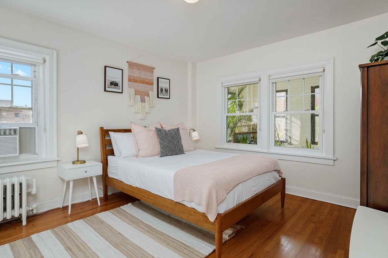 807 W 48th St #504 - Photo 3 of 17