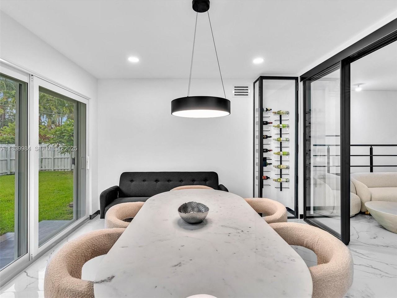 915 North 14th Way - Photo 2 of 33