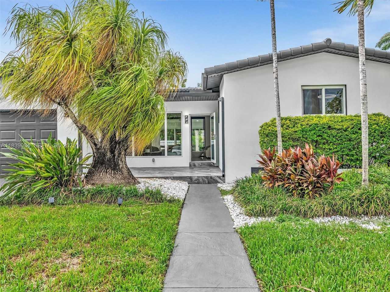 915 North 14th Way - Photo 5 of 33