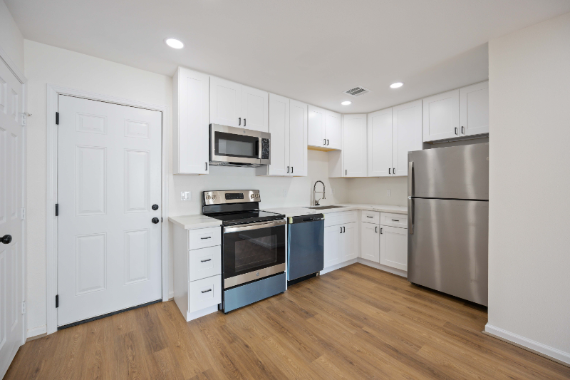 9913 Porto Rico Rd - Photo 3 of 14