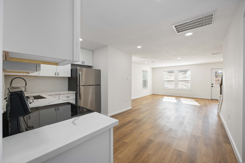 9913 Porto Rico Rd - Photo 4 of 14