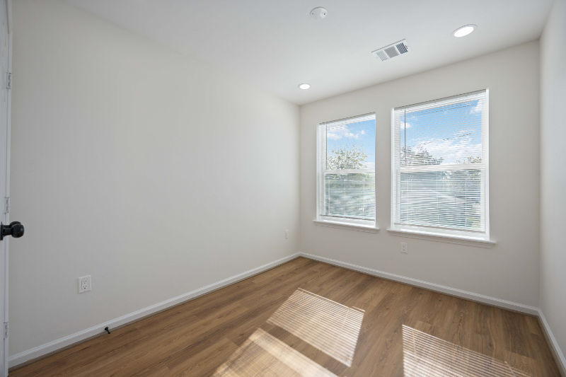 9913 Porto Rico Rd - Photo 7 of 14