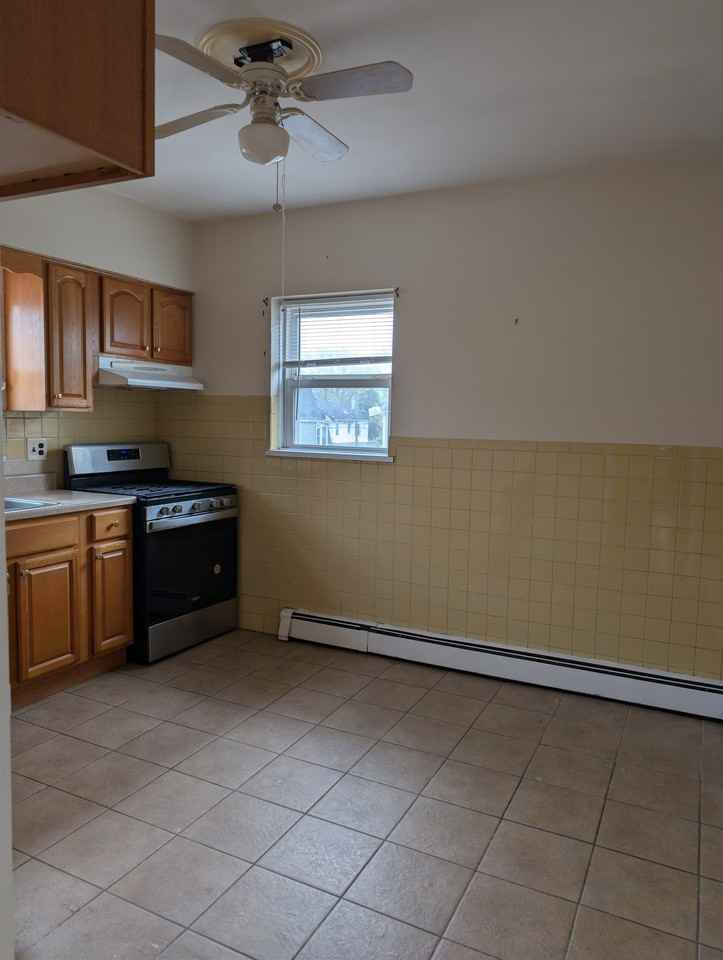 138 Chestnut St #2 - Photo 5 of 12