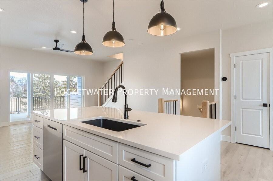 1355 Baker St - Photo 7 of 25