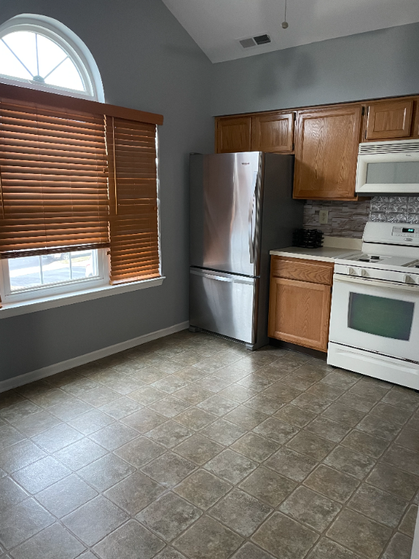 366 Independence Dr - Photo 3 of 16