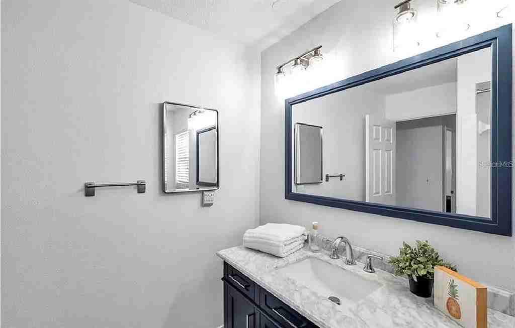 2873 Sarah Dr - Photo 4 of 20