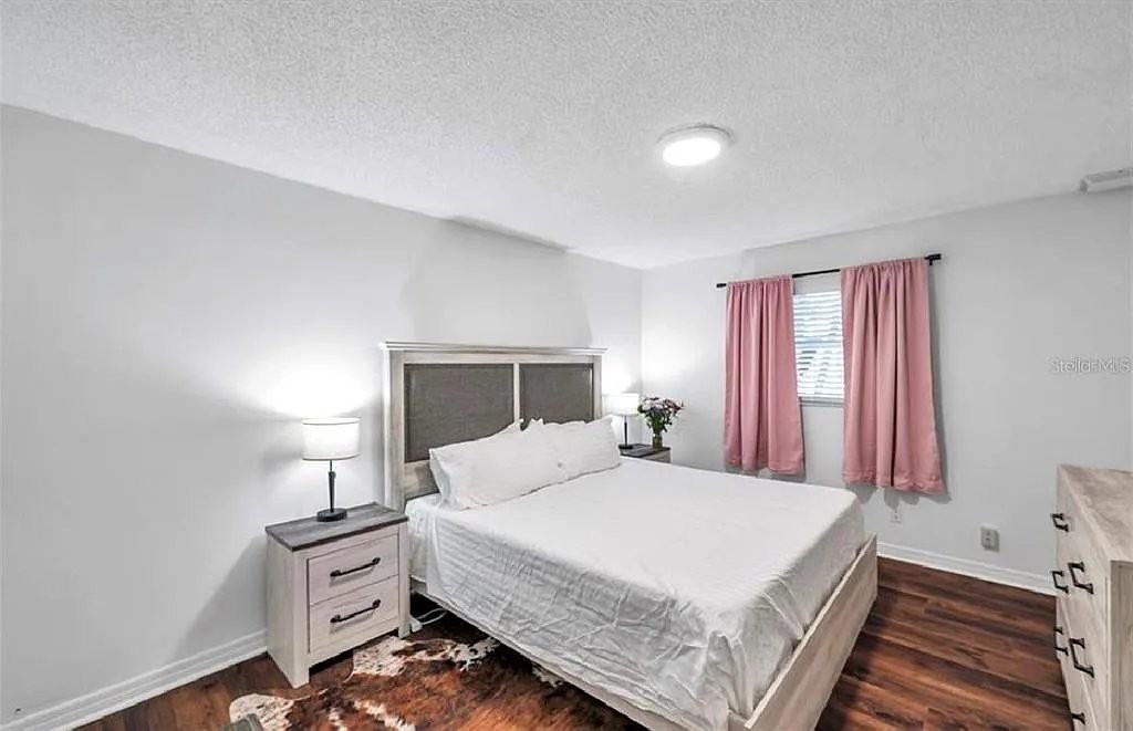 2873 Sarah Dr - Photo 6 of 20