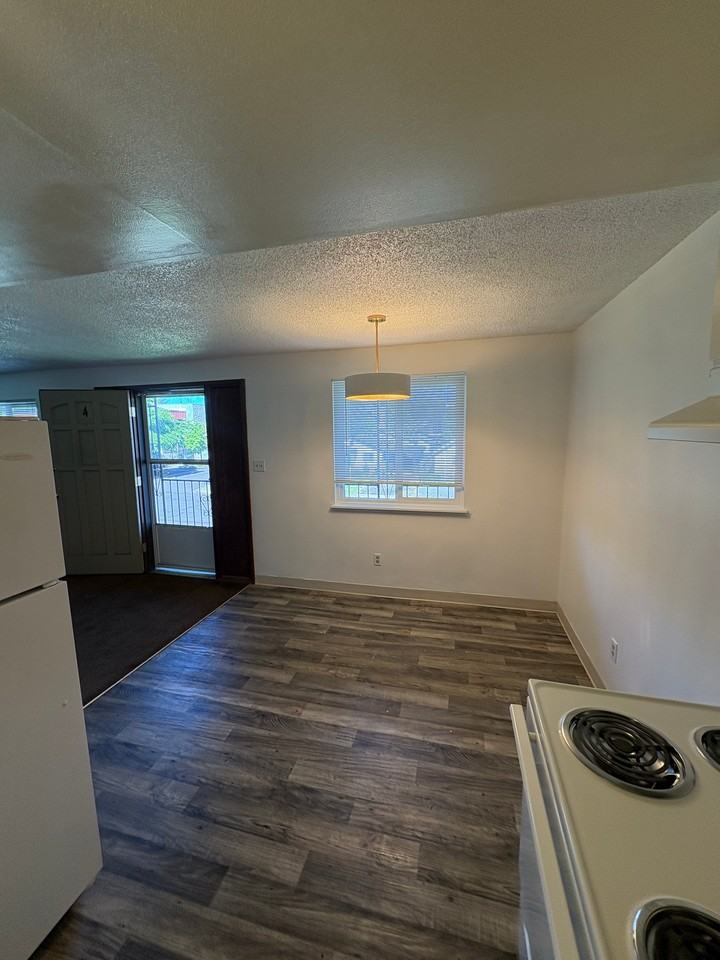 350 Alder St #4 - Photo 7 of 12