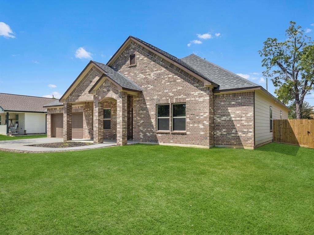 517 N 4th St - Photo 2 of 16