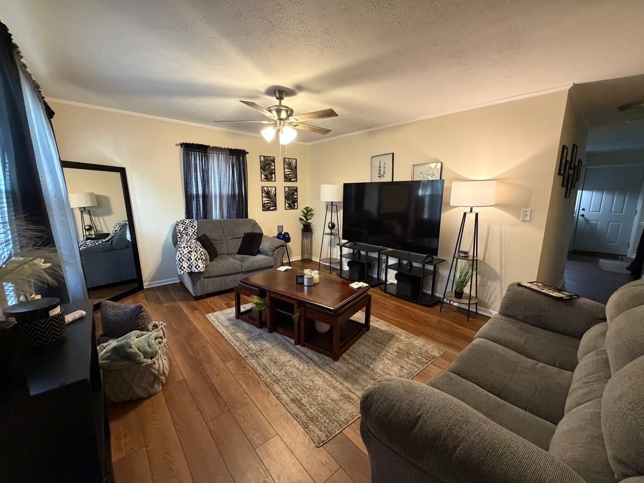 1310 Davis Ave - Photo 2 of 11