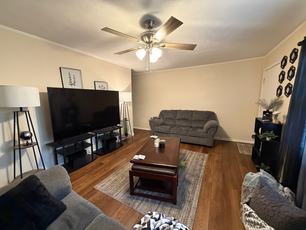 1310 Davis Ave - Photo 3 of 11