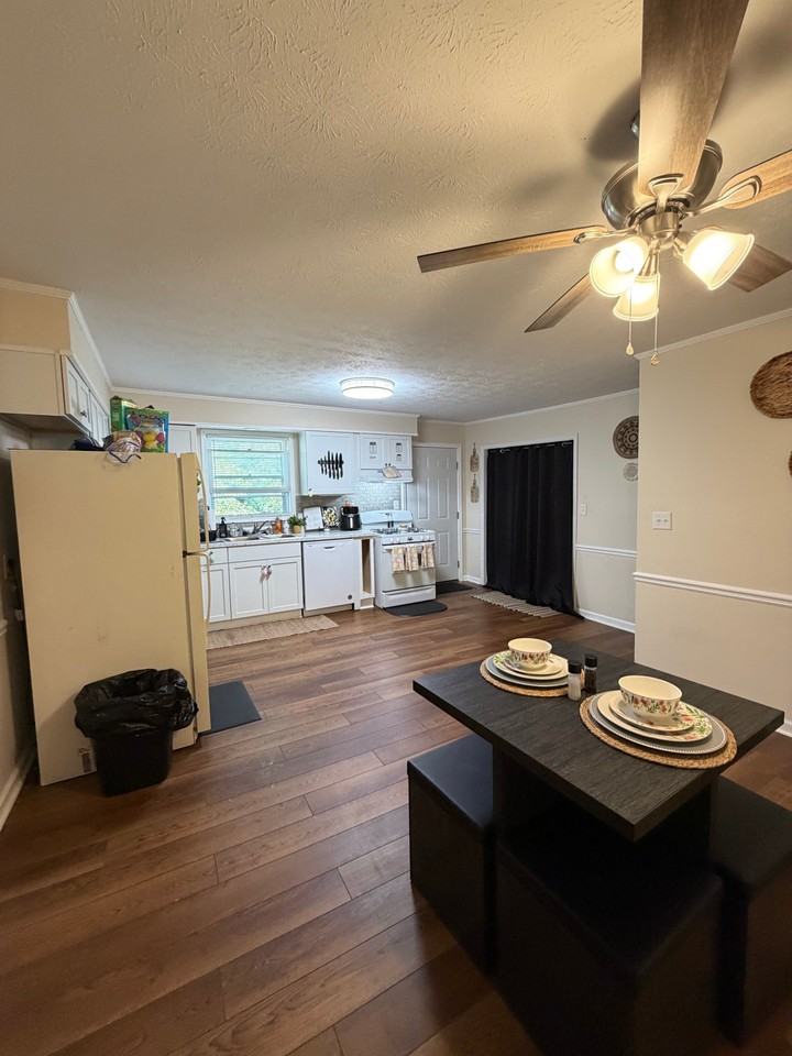 1310 Davis Ave - Photo 5 of 11