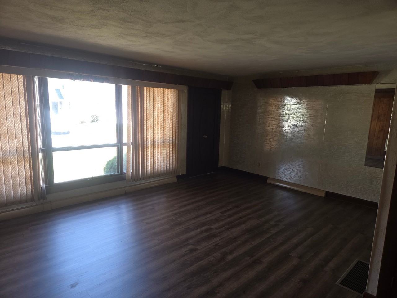 28 Burt St - Photo 3 of 7