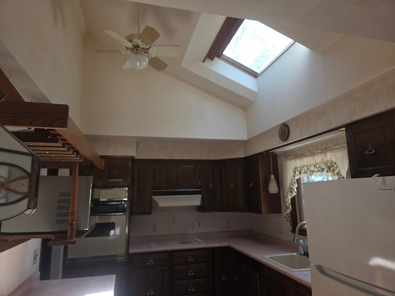 28 Burt St - Photo 6 of 7