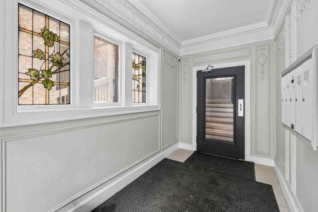 612 West Stratford Place, Unit 1 - Photo 2 of 11