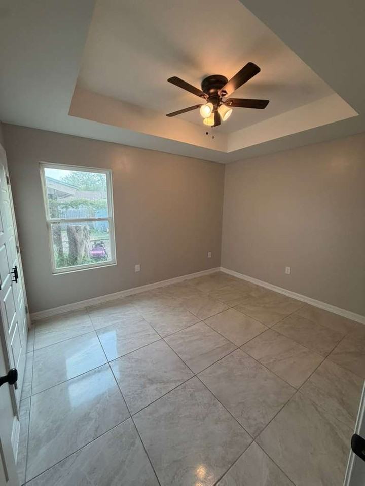 3125 E 22nd St #2 - Photo 4 of 10