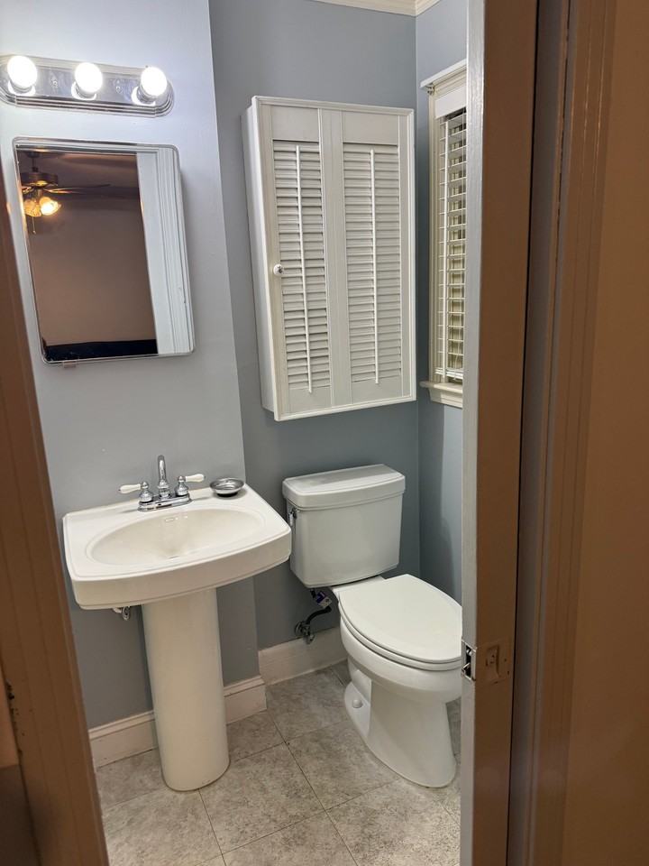 212 White Oak St - Photo 3 of 19