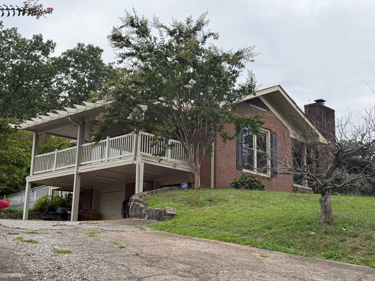 212 White Oak St - Photo 2 of 19