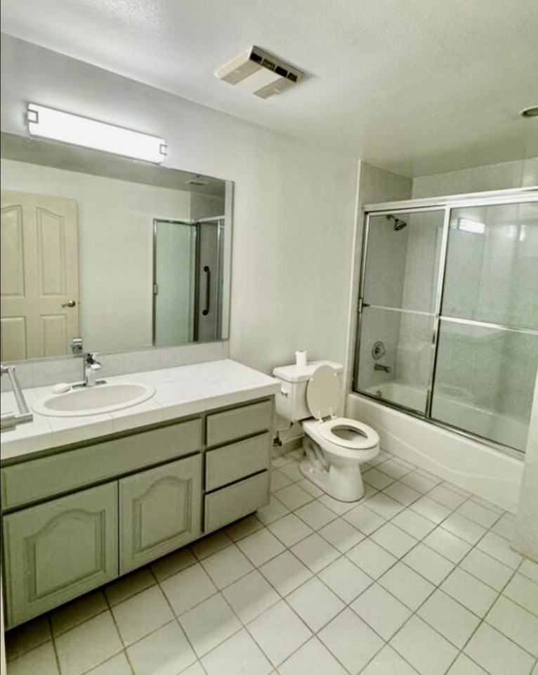 2618 N Vermont Ave - Photo 4 of 17