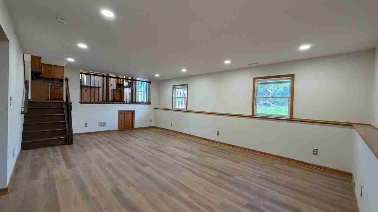 6387 Amanda Dr - Photo 4 of 19