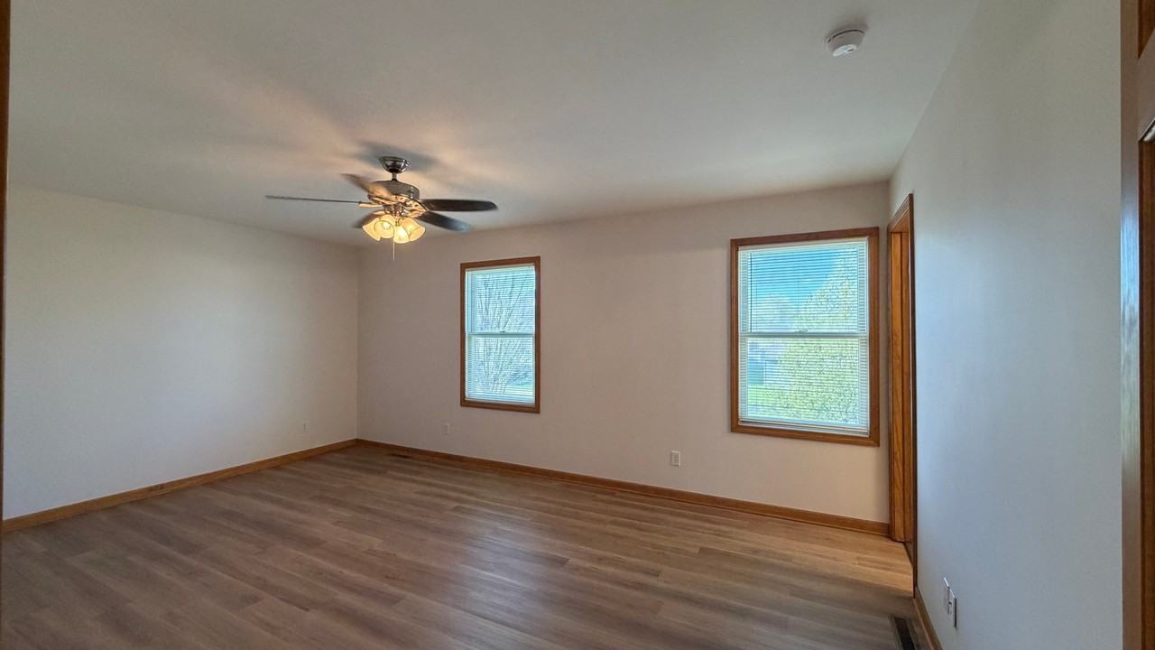 6387 Amanda Dr - Photo 7 of 19