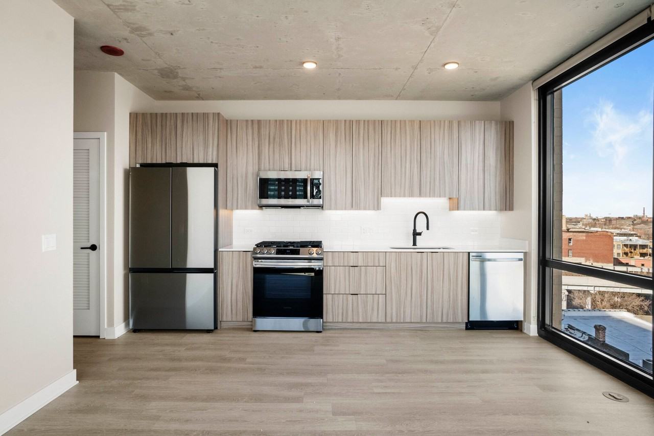 4603 N Broadway St - Photo 4 of 13