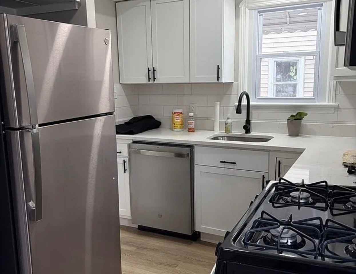 404 W Cunningham St - Photo 2 of 11