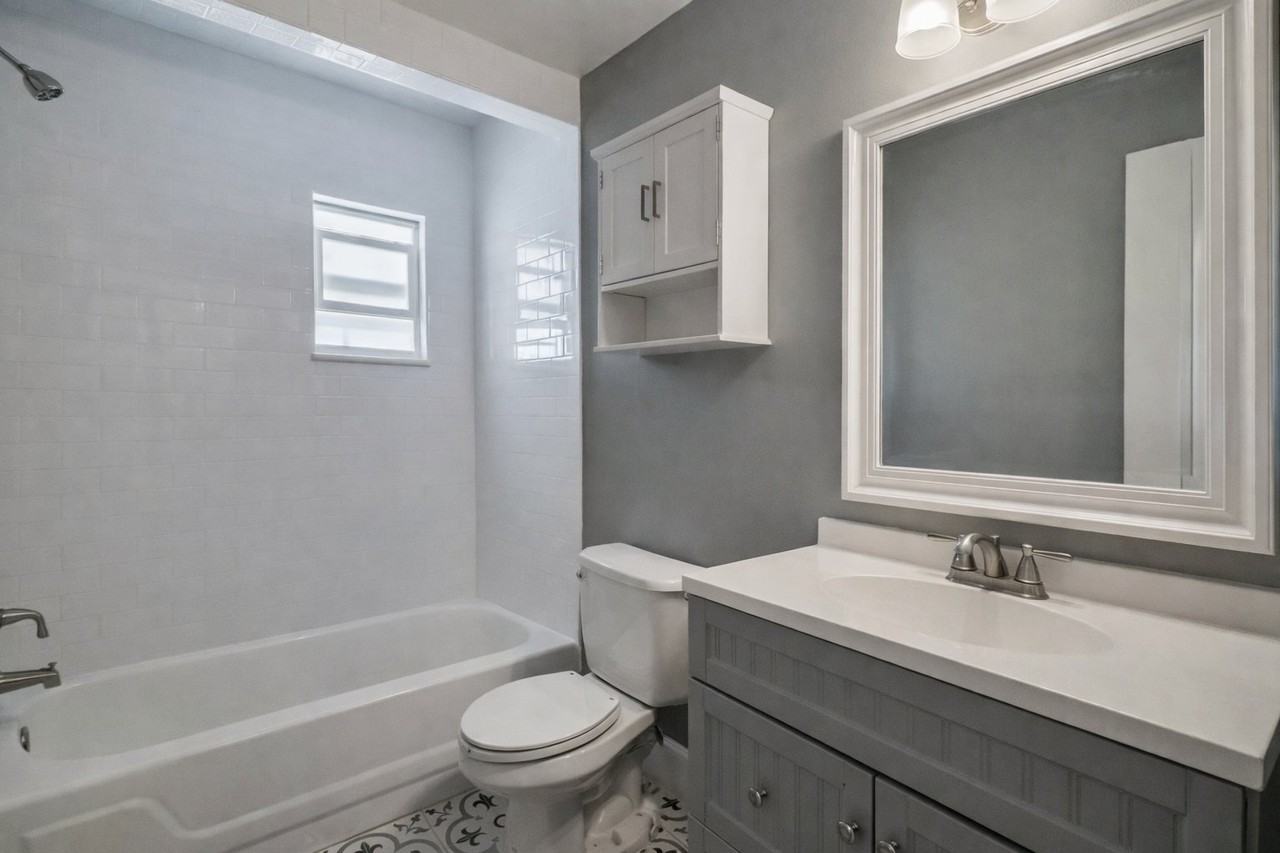 6418 43rd Ave N - Photo 4 of 10