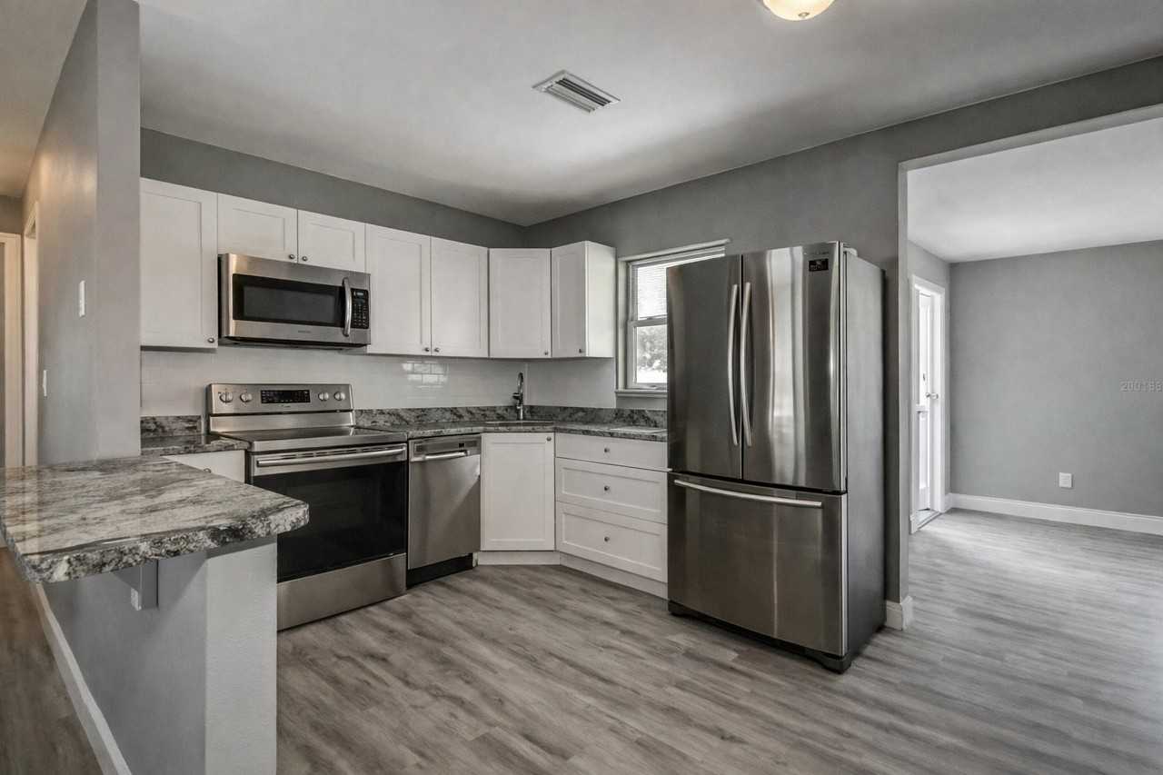 6418 43rd Ave N - Photo 5 of 10