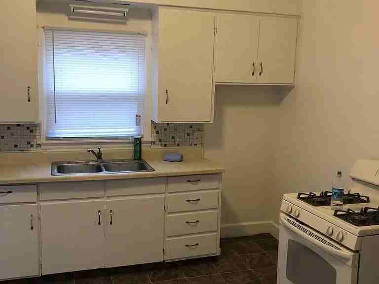 429 Strong Ave - Photo 3 of 13