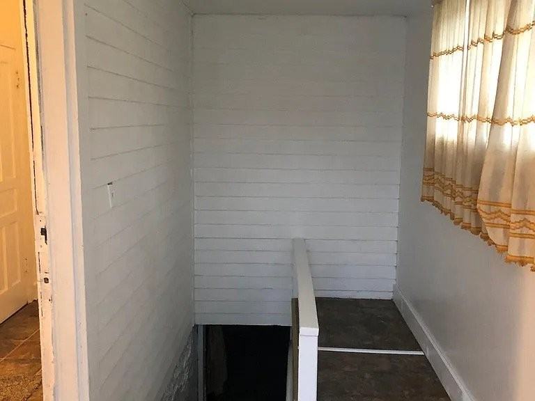 429 Strong Ave - Photo 4 of 13