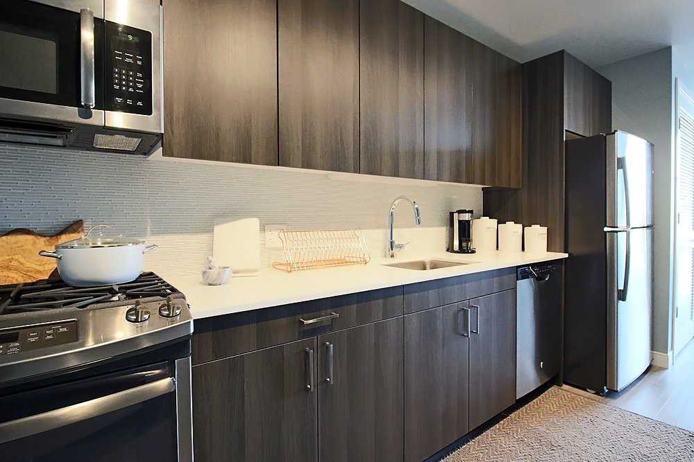 734 N Morgan St - Photo 3 of 18