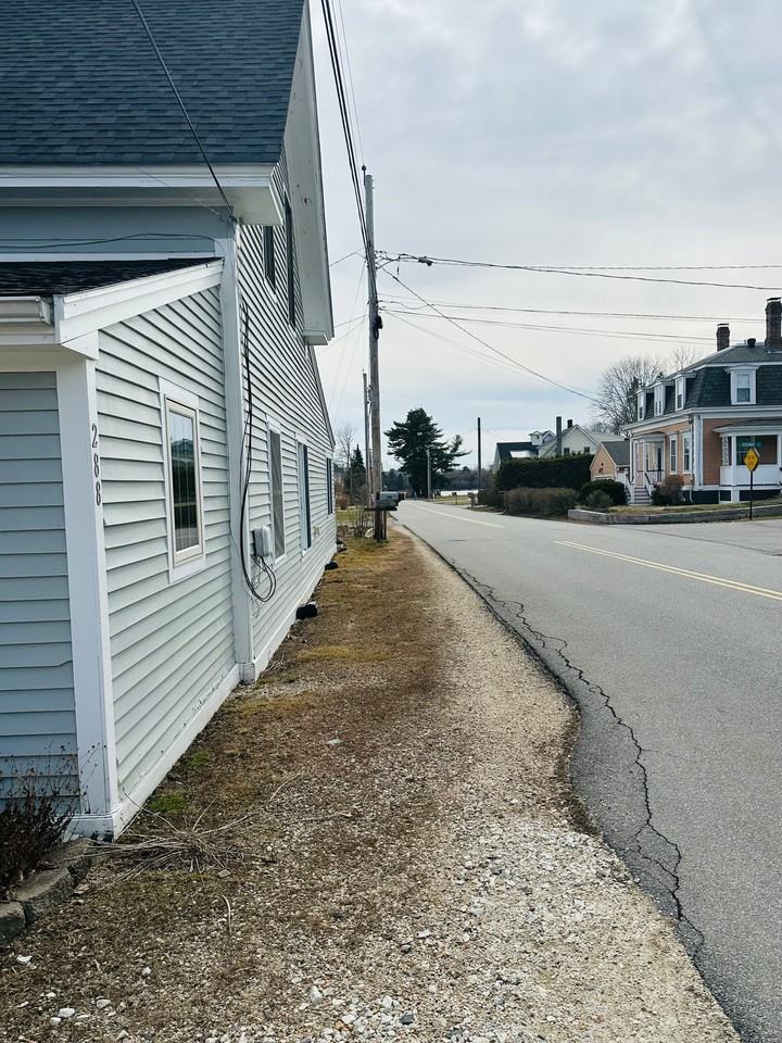 288A Pleasant St #A - Photo 4 of 19