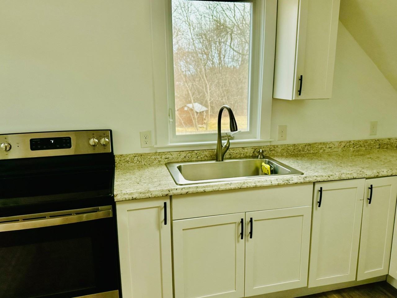 288A Pleasant St #A - Photo 7 of 19