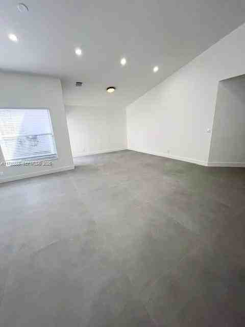 4962 Southwest 32nd Way - Photo 3 of 31