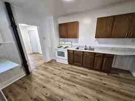 featured image of 212 1/2 Adams Ave