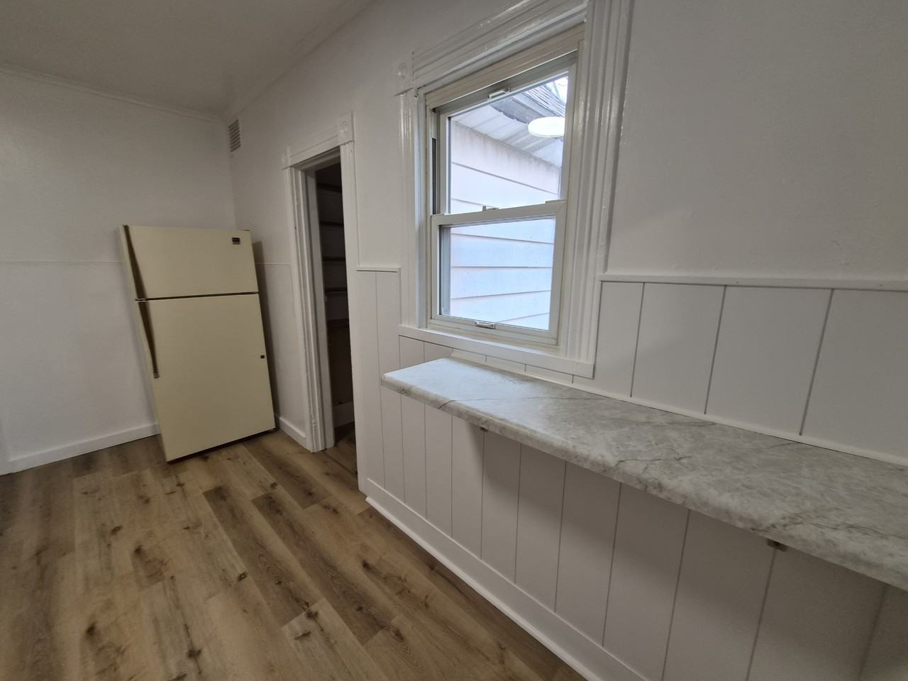 212 1/2 Adams Ave #212-1-2 - Photo 2 of 9